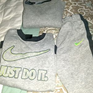 Boys nike matching set, nike hoodie